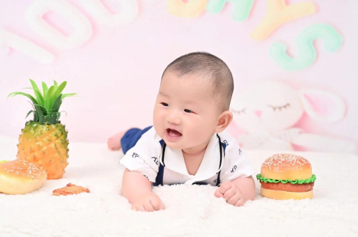 代怀包生男孩机构宝宝眼角红血丝 代怀包生男孩机构宝宝眼角红血丝